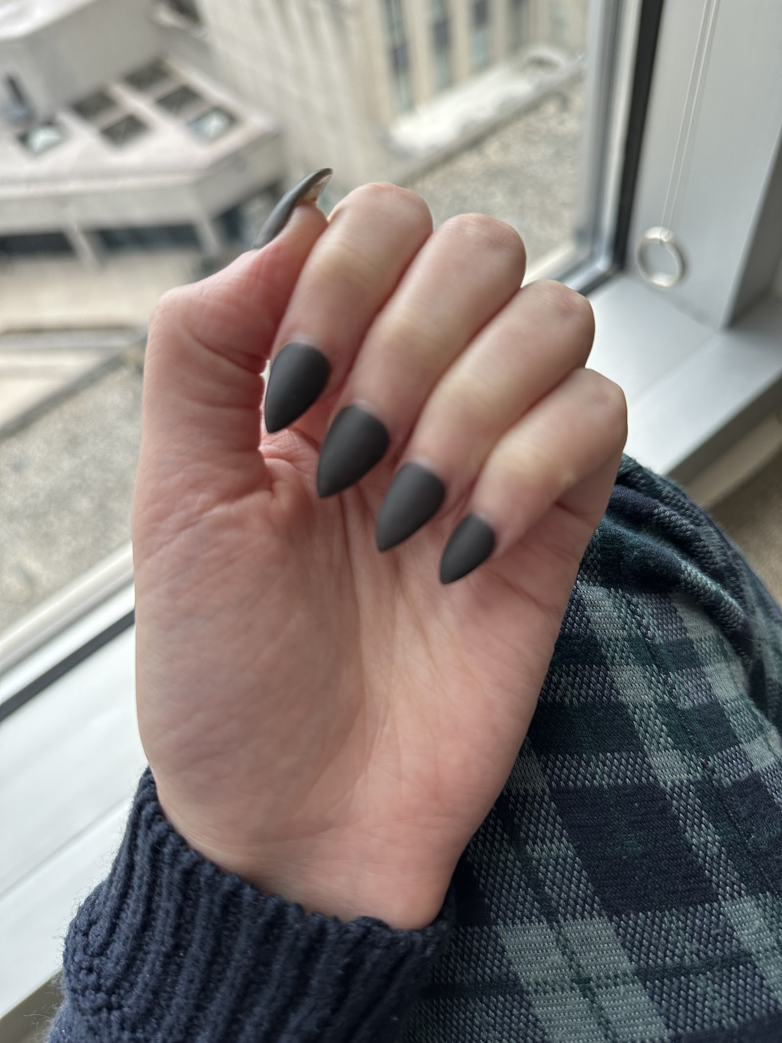 Queen Nails logo
