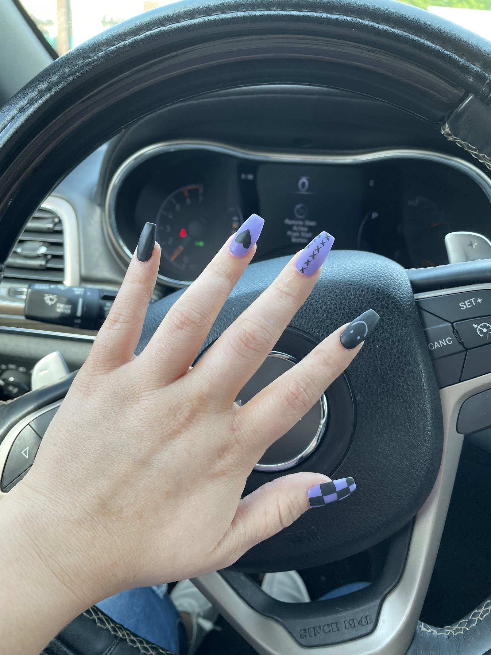 Queen Nails nail photo 4
